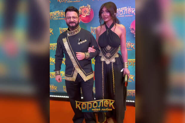 Михаил Галустян появился на публике с новой возлюбленной через год после развода