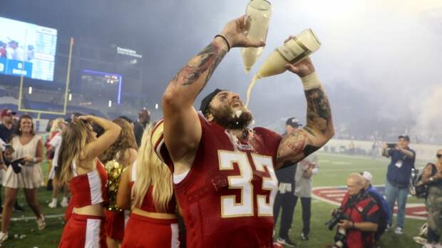 Scooby Wright of the Birmingham Stallions celebrates the team's USFL championship.