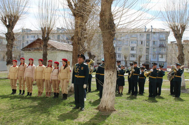 Военные полицейские ЦВО и юнармейцы провели концерты для ветеранов ВОВ в Красноярском крае