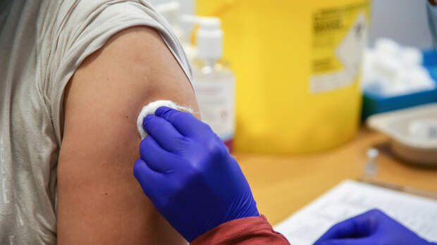 Попова заявила об отсутствии прививки у почти 70% пациентов с «омикроном» в России
