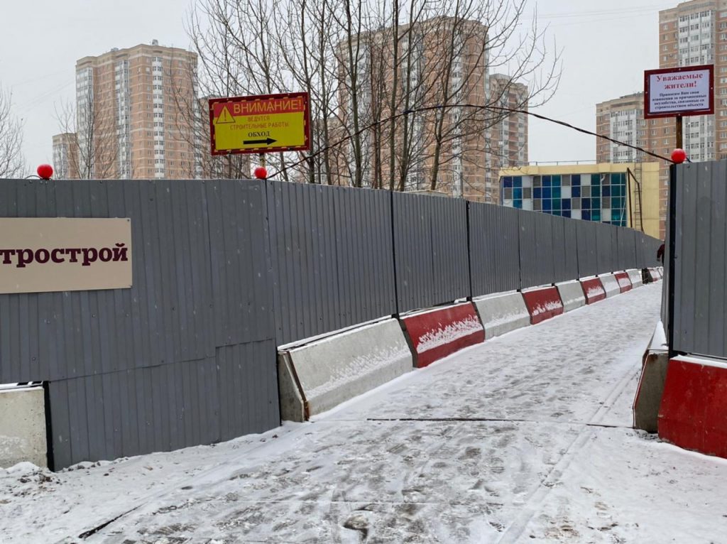 Проход от дома 124а на Дмитровке к остановке временно перекроют