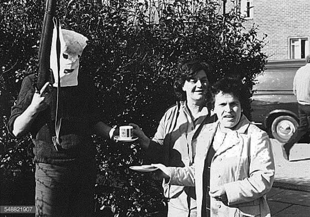 Жители Лондондерри принесли чай и печеньки бойцу ИРА, 1972 год. история, события, фото