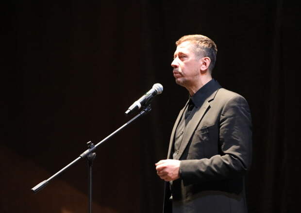 В окружном учебном центре ВВО в Забайкалье состоялся творческий вечер Заслуженного артиста РФ Андрея Мерзликина