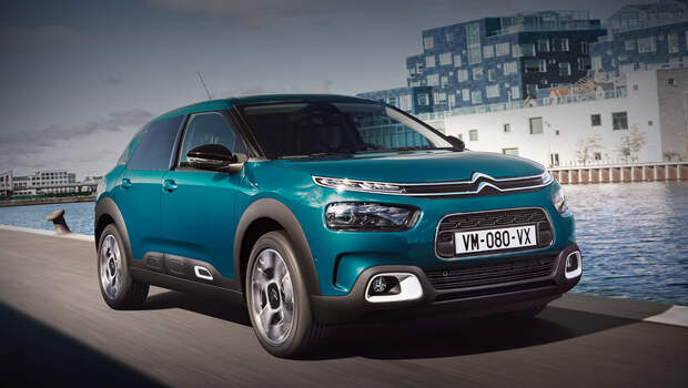 Citroen c4 cactus. Звёздный час Кактуса в Европе пришёлся на 2015 и 2016 годы, когда было продано 78 888 и 71 378 штук. Результат 2018-го не так уж плох — 57 637 машин. Ценовой диапазон во Франции — от 18 850 до 22 750 евро (1,35–1,63 млн рублей). В Россию Cactus даже не собирался.