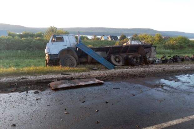 В Татарстане рейсовый автобус попал в страшную аварию (6 фото)