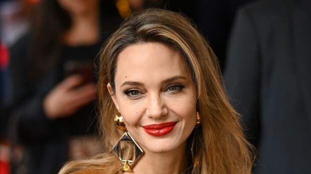 Анджелина Джоли прощается с Голливудом: в 50 лет ищет уединение за океаном