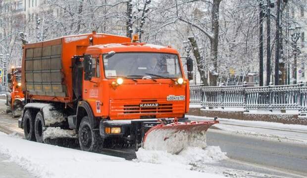 Городские службы без остановки ликвидируют последствия снегопада в столице 1 января