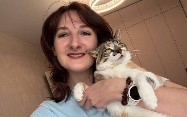 Советник губернатора Екатерина Шуба взяла из приюта больную кошку