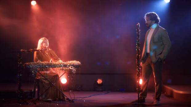 Максим Галкин* спел дуэтом с Монеточкой**