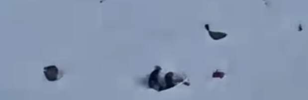 На Шымбулаке спасли фрирайдера, попавшего под лавину