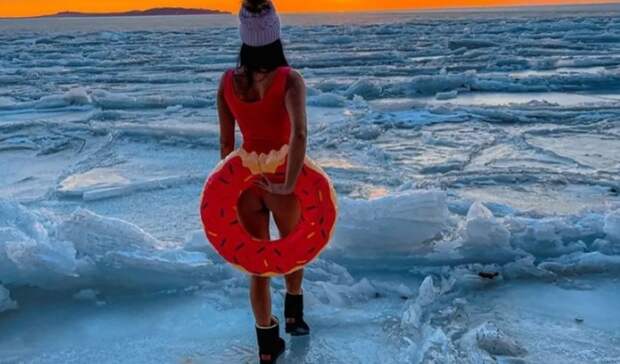 Женская пикантная часть тела испортила красивый закат в Приморье