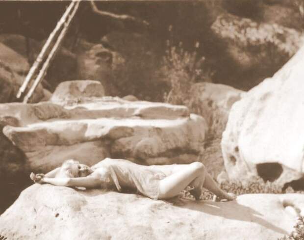 Jean Harlow Taken by Edwin Bower Hesser, 1929 (7).jpg Jean Harlow Taken by Edwin Bower Hesser, 1929 (7).jpg