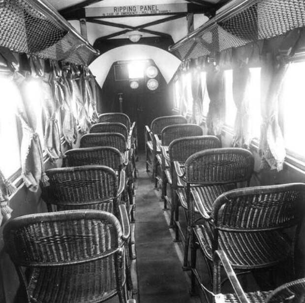 Салон пассажирского самолета авиакомпании Imperial Airlines, 1936 год. Салон пассажирского самолета авиакомпании Imperial Airlines, 1936 год.