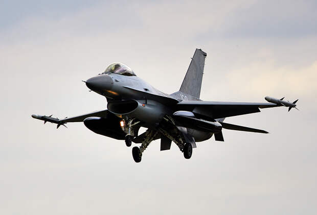 Экс-офицер Крамп: Ракеты ВС РФ «воздух-воздух» рассчитаны на борьбу с F-16