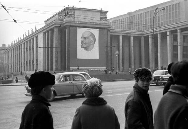 «Золотые слова — дефицит и блат»