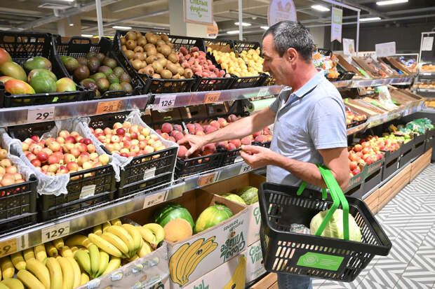 ИРПЭ: 73% россиян покупают продукты в федеральных торговых сетях