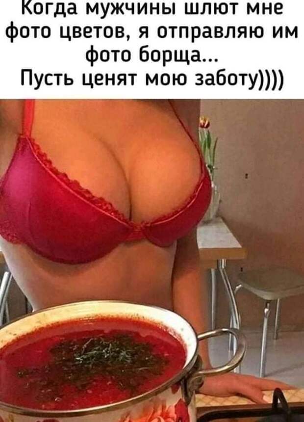 Только в России плакат "С праздником!" может висеть круглый год