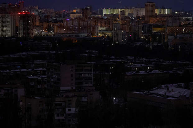 На левом берегу Киева начались перебои со светом и водой