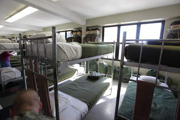 Как выглядят казармы, где живут и тренируются морские пехотинцы США
