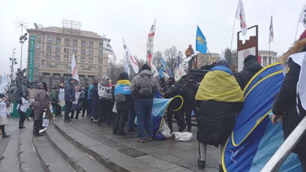Украинцы устроили "тарифный майдан" в день рождения Зеленского