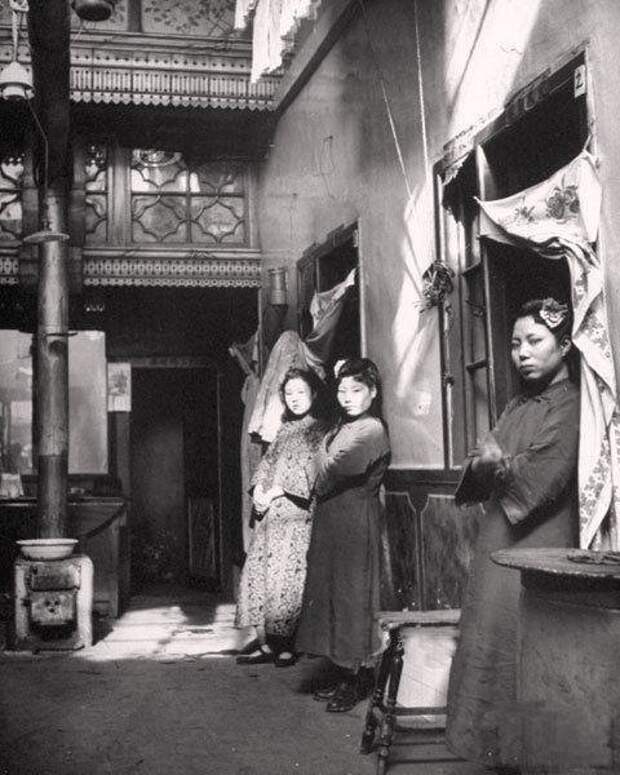 Февраль 1946 года, Шэньян, интерьер борделя бордели, жрицы любви, китай, продажная любовь, проституция