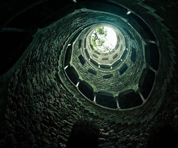 Таинственная перевернутая башня и система туннелей масонов