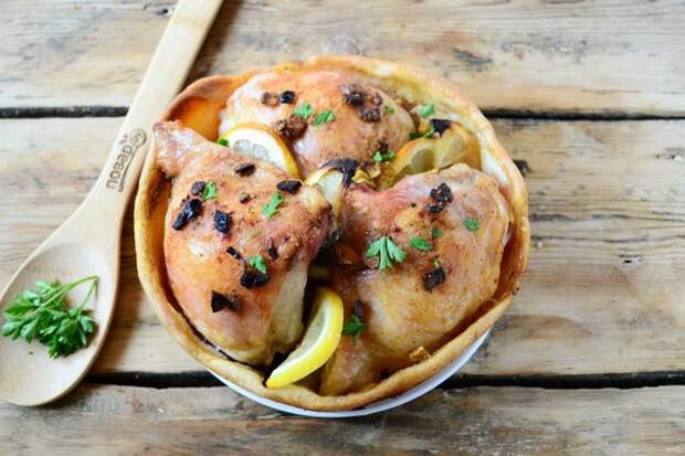 Запеченная курочка в съедобной тарелке