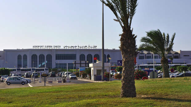 Работающих на ООН российских летчиков задержали в аэропорту Туниса