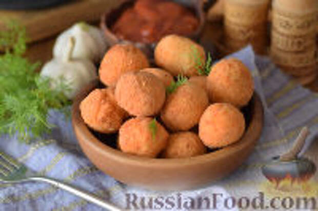 Фото к рецепту: Сырные мини-пончики