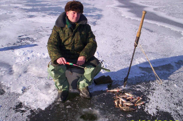 Зимняя подлёдная рыбалка