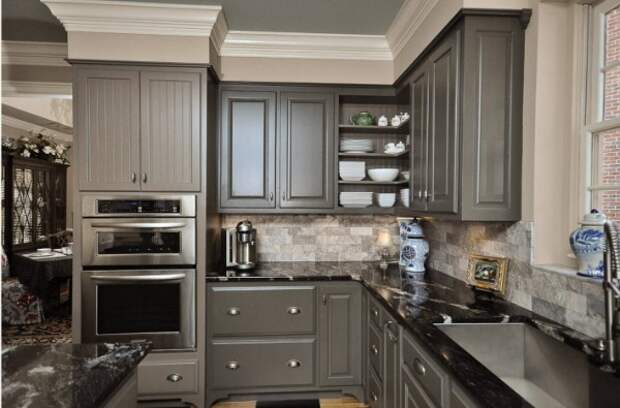 интересный серый цвет в дизайне фасада кухни 
