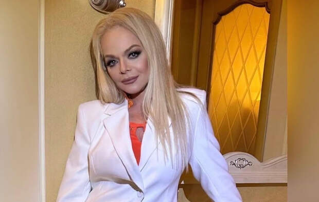 Минивэн Ларисы Долиной полчаса блокировал тротуар у Театра на Таганке