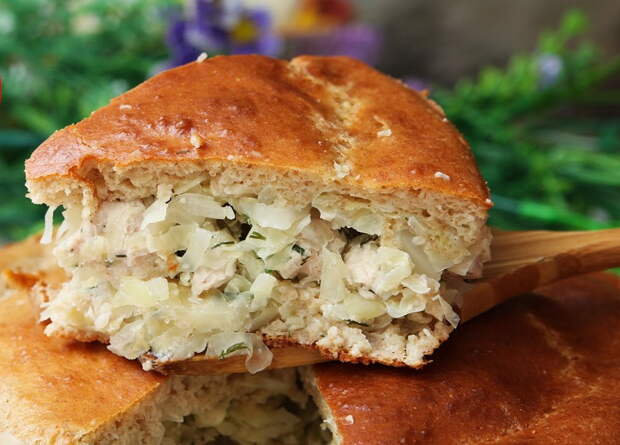 Капустный пирог с курицей на йогурте