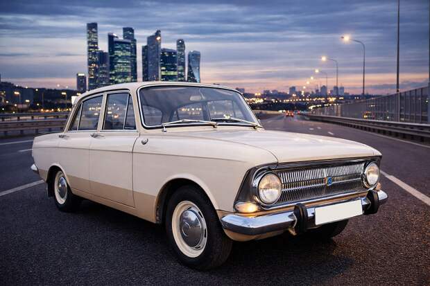 25 миллионов рублей за «Москвич». В России продают «Москвич 412ИЭ» 1974 года выпуска с пробегом всего 12 тыс. км «для коллекционеров и, возможно, для блогеров»