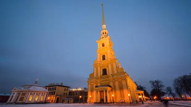 Беглов возложил цветы к могиле Петра I в Петропавловском соборе