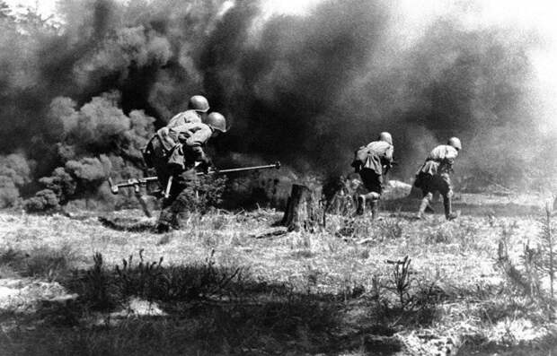 Дымовая завеса для безопасного прохода противотанковой группы советских войск, 23 июля 1943 года.