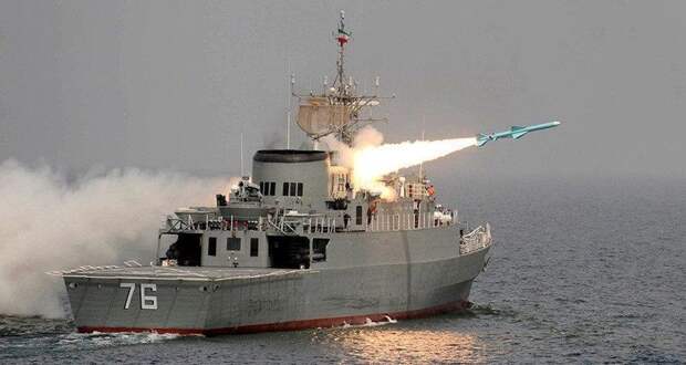 Иранский фрегат по ошибке атаковал ракетой собственный корабль