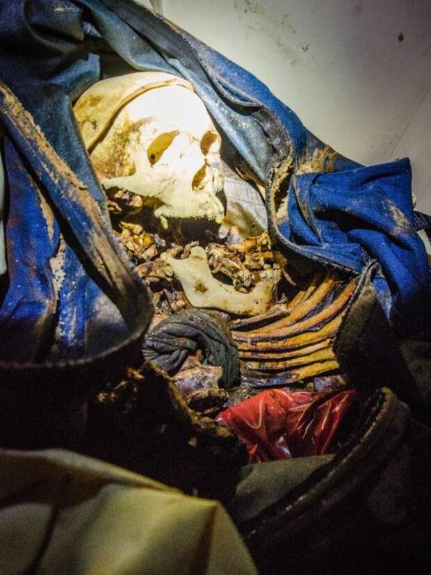 Жуткая экскурсия по заброшенному мавзолею с мертвецами