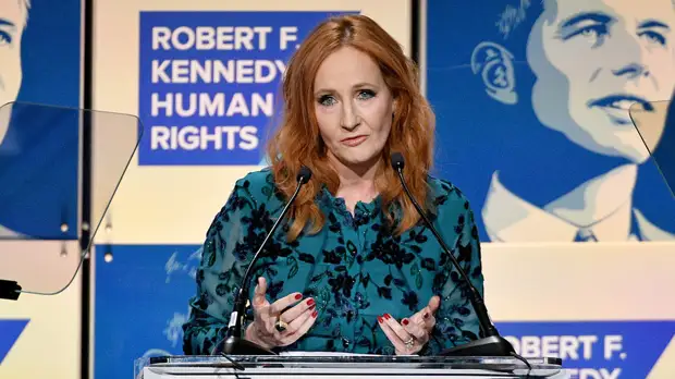 «Что за ужасная, ужасная женщина»: почему в сети начался новый виток травли Джоан Роулинг