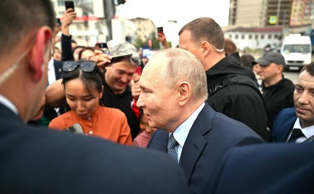 Мировая общественность возбуждена поездкой Владимира Путина в Северную Корею и Вьетнам. Кто следит с приятным возбуждением, кто – с неприятным.-7