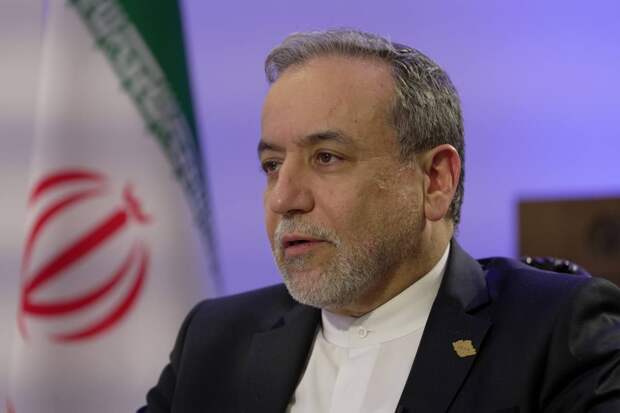 Аракчи обсудил по телефону с Лавровым ситуацию на Ближнем Востоке