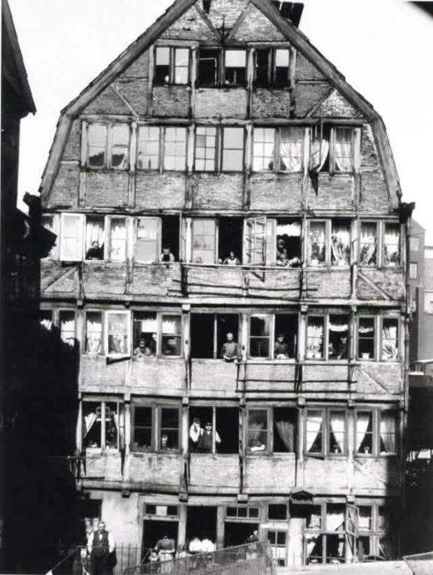 Многоэтажка и ее обитатели, 1904 год, Гамбург