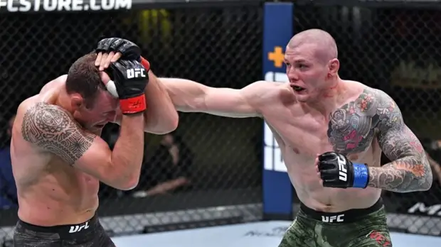 Отмена боя Евлоева, нокаут броском от Лавитта и сенсация от Веттори: чем запомнился UFC Vegas 16