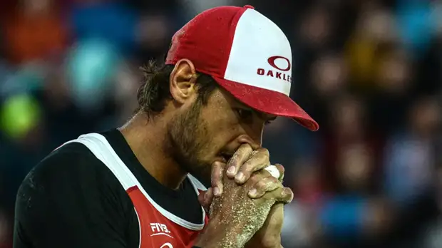 Красильников и Стояновский вышли в 1/4 финала ЧЕ по пляжному волейболу