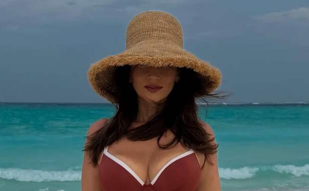 «Горда прожитыми 48 годами»: Анфиса Чехова показала фигуру без прикрас