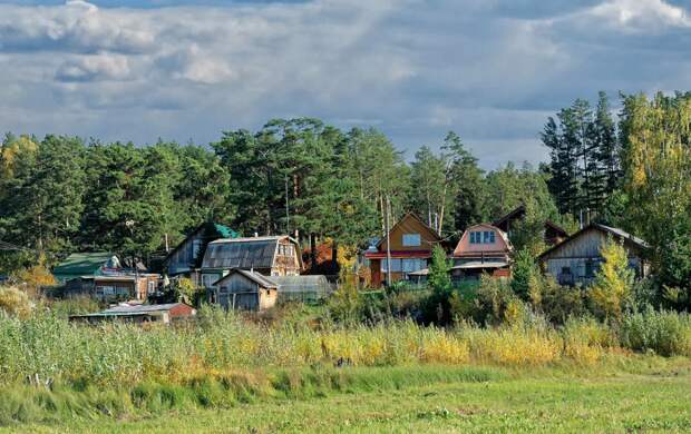 Дачный поселок осенью