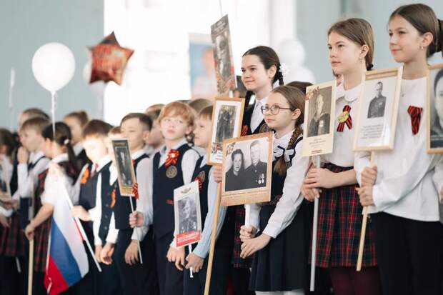 В российских школах и вузах прошла акция "Бессмертный полк"
