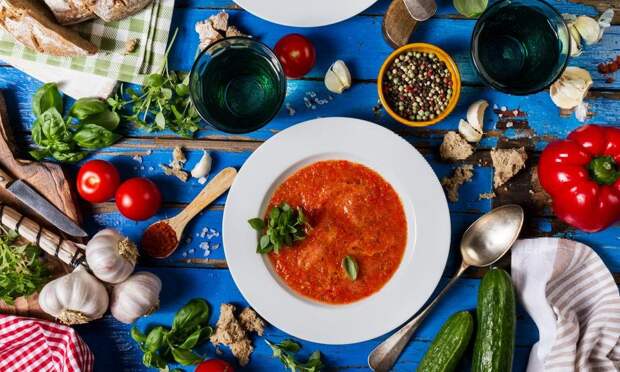 Не только окрошка: 3 рецепта холодных супов, которые отлично освежают в жару