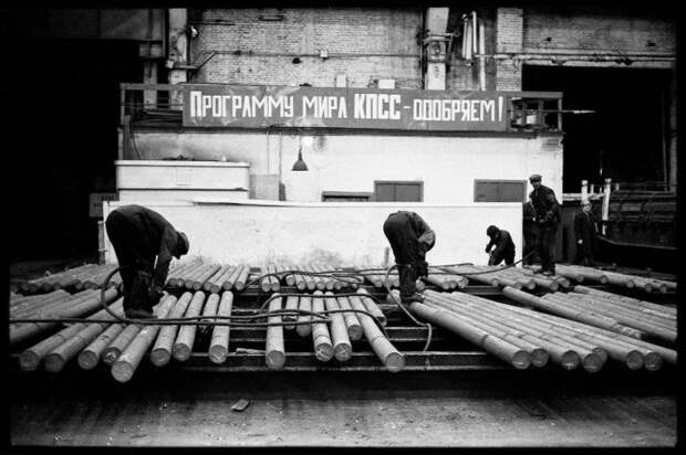 Среднесортный цех Кузнецкого металлургического комбината.