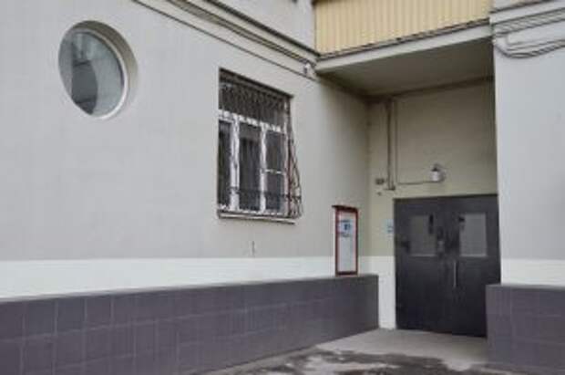 Покраску цоколей домов в районе временно приостановили. Фото: Анна Быкова